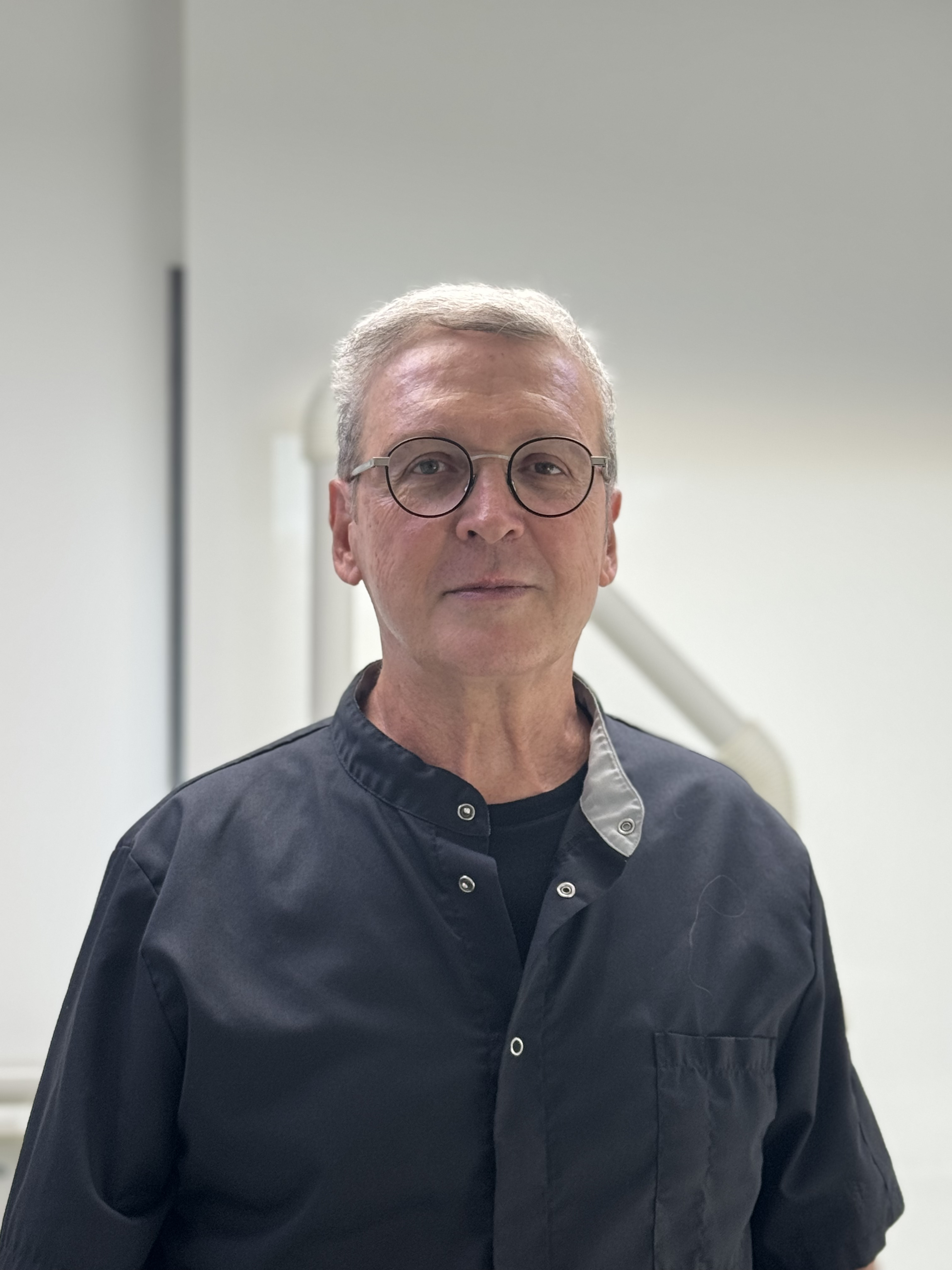 Portrait du Dr Claude Allanche, chirurgien-dentiste au cabinet de Ploufragan